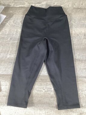 Ptula PureLuxe Sculpt Capri Leggings Black High Rise Size S Womens Gym
